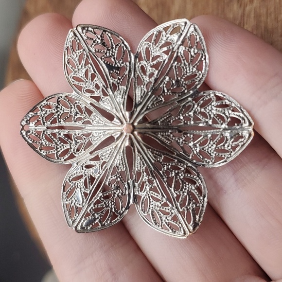 Lace edwardian flower‎ pendant - Picture 3 of 3